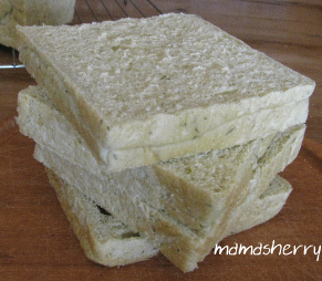 健康レシピの今日の朝ご飯：人参の葉の食パン