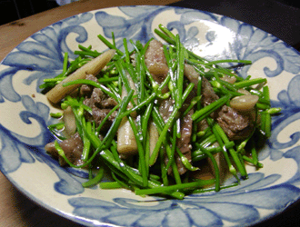 健康レシピの野菜レシピ：花ニラ入り牛スジのコトコト煮